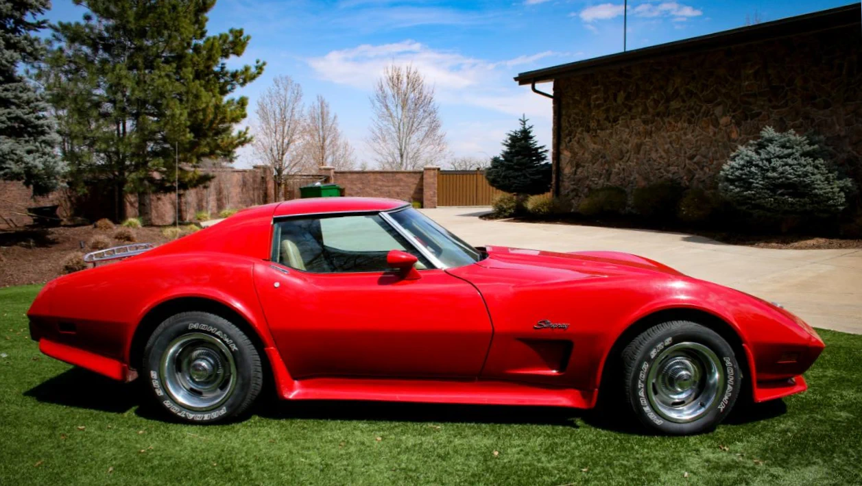 Click to Enlarge-Esc to Close Corvette Generations/C3/C3 1976 stingray side view.webp